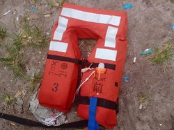 Tak Terkait Roket China, Life Jacket yang Ditemukan Berasal dari Kapal Panama