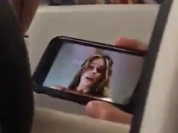 Viral di Tiktok, Penumpang Pesawat Diduga Nonton Video Hot