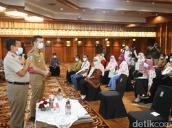 Bagikan Sertifikat Tanah, Wagub Emil: Jangan Dibuat Modal Nikah Dua Kali