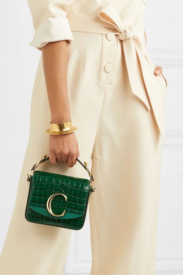 Bangles/pinterest.com Gelang juga menghiasi beberapa runaway pada musim semi, meskipun desainer menafsirkan tampilan dengan beberapa cara berbeda.