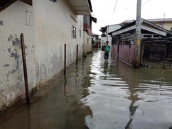 Diguyur Hujan Sejak Kemarin Malam, Permukiman di Medan Terendam Banjir
