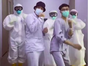 Aksi Boy William Joget TikTok Bareng Nakes Ber-APD