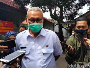 Siap Disuntik Vaksin COVID-19, Bupati Kuningan: Nanti Tapi Dicek Dulu