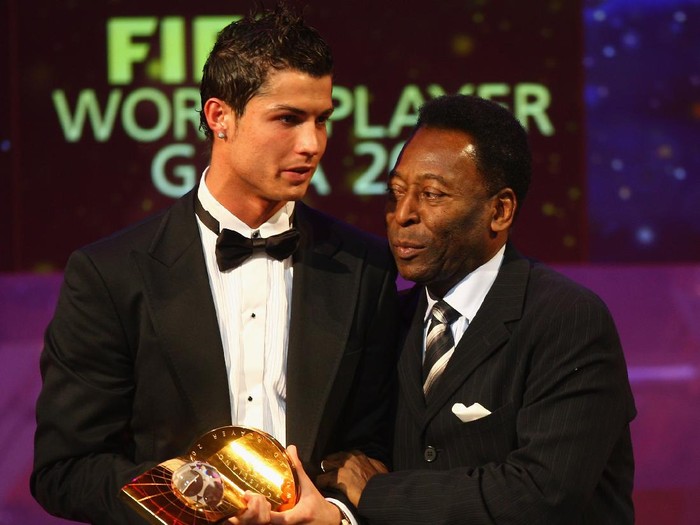 ZURICH, SWITZERLAND - DECEMBER 17:  Cristiano Ronaldo (L) of Manchester United and Portugal receives the third placed award from Pele during the FIFA World Player of The Year Gala 2007 at the Zurich Opera House on December 17, 2007 in Zurich, Switzerland.  (Photo by Michael Steele/Getty Images)