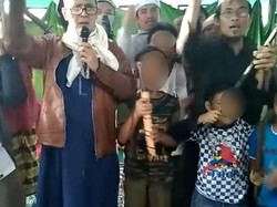 Miris! Deklarator Tentara Allah Ajak Bocah Berjihad Sambil Pegang Golok