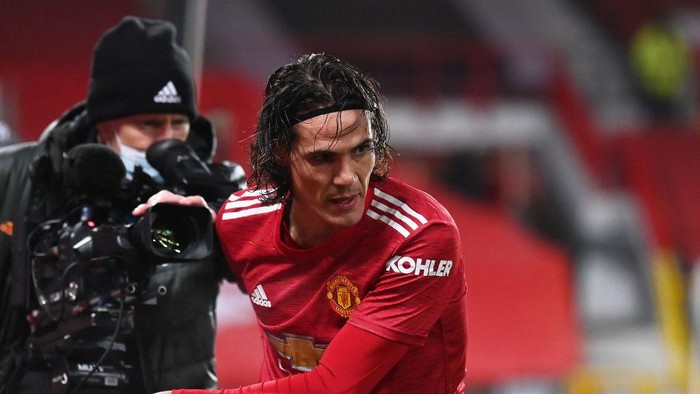 MANCHESTER, ENGLAND - DECEMBER 29: Edinson Cavani of Manchester United reacts during the Premier League match between Manchester United and Wolverhampton Wanderers at Old Trafford on December 29, 2020 in Manchester, England. The match will be played without fans, behind closed doors as a Covid-19 precaution. (Photo by Laurence Griffiths/Getty Images)