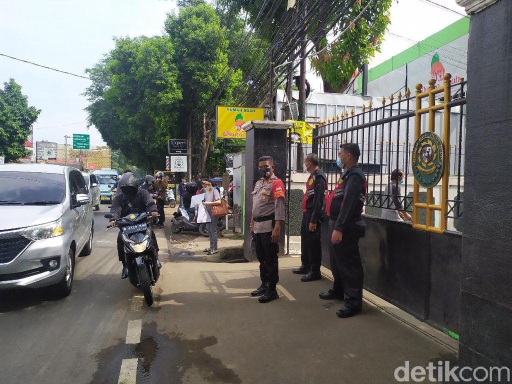 Hari Ketiga Praperadilan Habib Rizieq, Begini Pengamanan di PN Jaksel Hari Ketiga Praperadilan Habib Rizieq, Begini Pengamanan di PN Jaksel