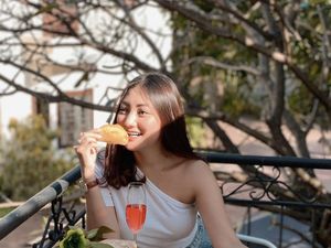 Ini Sassha Carissa, Model Seksi yang Hobi Ngemil Rujak dan Pastel