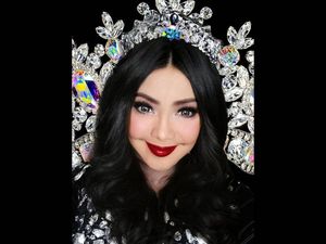Iyeth Bustami Pamer Gaya Terlihat Rambut, Netizen Kira Lepas Hijab Iyeth Bustami Pamer Gaya Terlihat Rambut, Netizen Kira Lepas Hijab