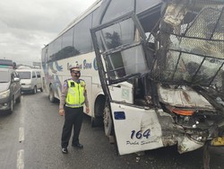 Ada Kecelakaan Bus Vs Truk, Jalan Lintas Medan-Tebing Tinggi Macet