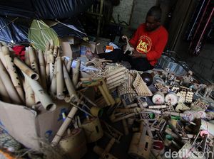 Kerja Keras Perajin Disabilitas di Masa Pandemi