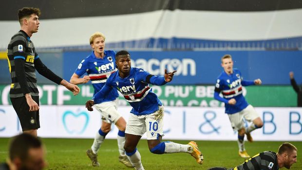 GENOA, ITALY  - JANUARY 7: Keita Balde of UC Sampdoria celebrates after scoring the second goal during the Serie A match between UC Sampdoria and FC Internazionale at Stadio Luigi Ferraris on January 6, 2021 in Genoa, Italy. (Photo by Paolo Rattini/Getty Images)