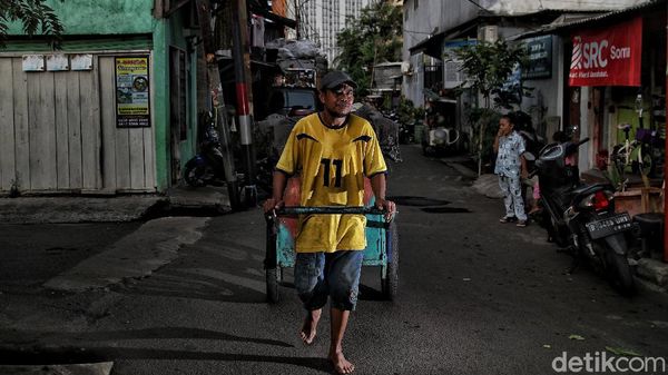 Melihat Kehidupan Perkampungan di Sekitar RSD Wisma Atlet