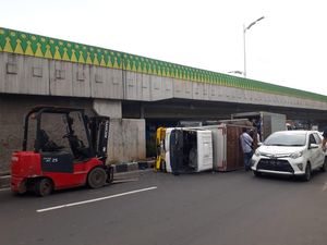 Mobil Boks Terguling di Jl Tendean Sudah Dievakuasi, Lalin Normal Lagi
