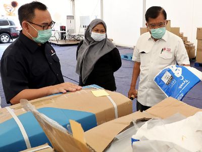 Momen JK Cek Kesiapan dan Stok Gudang Darurat COVID-19