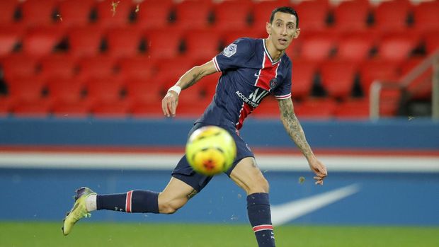 Pemain Gratisan Terbesar di 2021 PSG's Angel Di Maria eyes the ball during the French League One soccer match between Paris Saint-Germain and Strasbourg at the Parc des Princes in Paris, France, Wednesday, Dec. 23, 2020. (AP Photo/Christophe Ena)