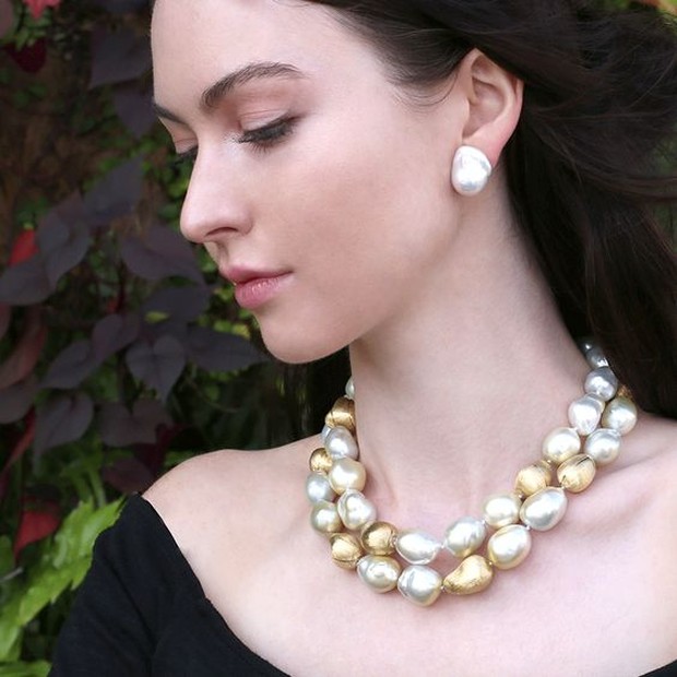 Mempunyai bentuk besar dan tidak beraturan memberikan kesan baru tapi modern.