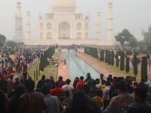 Taj Mahal yang Kembali Hidup