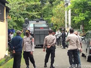 2 Terduga Teroris Ditembak Mati di Makassar Bantu Pelarian DPO Bom Samarinda 2 Terduga Teroris Ditembak Mati di Makassar Bantu Pelarian DPO Bom Samarinda