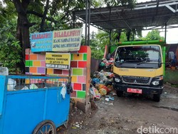 Truk Sampah Pemkab Jember Beroperasi Lagi Pakai Dana Patungan Buat Beli BBM