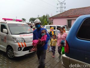 Merapi Erupsi, Ratusan Warga Magelang Balik Mengungsi