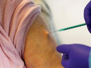 Pastikan Vaksin Covid-19 Aman, Kepala Daerah di Jabar Disuntik Lebih Dulu