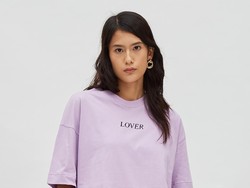 Rekomendasi 7 Baju Hingga Sepatu Warna Lilac yang Lagi Tren, Cantik Banget!