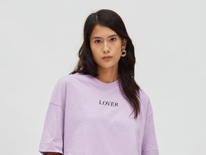 Rekomendasi 7 Baju Hingga Sepatu Warna Lilac yang Lagi Tren, Cantik Banget! Rekomendasi 7 Baju Hingga Sepatu Warna Lilac yang Lagi Tren, Cantik Banget!