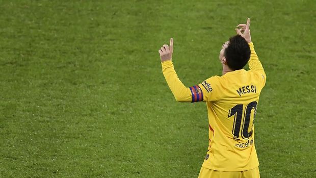 Barcelona's Lionel Messi, celebrates after scoring his team's third goal during the Spanish La Liga soccer match between Athletic Bilbao and Barcelona at San Mames stadium in Bilbao, Spain, Wednesday, Jan. 6, 2021.(AP Photo/Alvaro Barrientos)