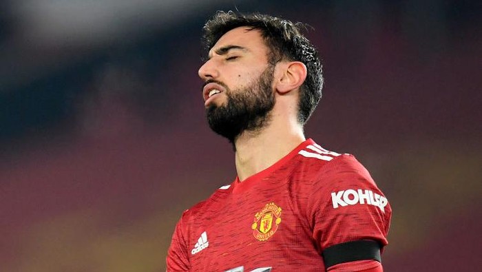MANCHESTER, ENGLAND - JANUARY 06: Bruno Fernandes of Manchester United reacts during the Carabao Cup Semi Final match between Manchester United and Manchester City at Old Trafford on January 06, 2021 in Manchester, England. The match will be played without fans, behind closed doors as a Covid-19 precaution. (Photo by Peter Powell - Pool/Getty Images)