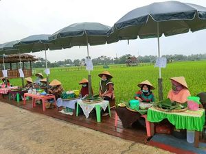 Nikmati Jajanan di Desa Kampoeng Lama, Bayarnya Pakai Kepingan Kayu