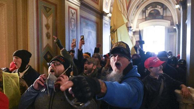 Supporters of US President Donald Trump protest inside the US Capitol on January 6, 2021, in Washington, DC. - Demonstrators breeched security and entered the Capitol as Congress debated the a 2020 presidential election Electoral Vote Certification. (Photo by ROBERTO SCHMIDT / AFP)