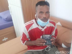 Gelandangan di DKI yang Ditemui Risma Bawa Walkman, Bukan HP Gelandangan di DKI yang Ditemui Risma Bawa Walkman, Bukan HP