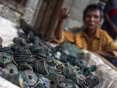 Ini Ribuan Keping Uang Kuno yang Ditemukan Petani di Pekalongan