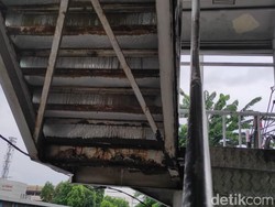 Warga Takut JPO Matraman Roboh karena Berkarat dan Lapuk