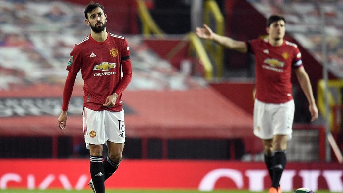MANCHESTER, ENGLAND - JANUARY 06: Bruno Fernandes of Manchester United reacts after Manchester City score their first goal of the game during the Carabao Cup Semi Final match between Manchester United and Manchester City at Old Trafford on January 06, 2021 in Manchester, England. The match will be played without fans, behind closed doors as a Covid-19 precaution. (Photo by Peter Powell - Pool/Getty Images)
