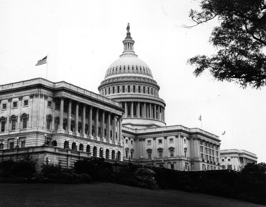 Kericuhan sempat terjadi di Gedung Capitol AS saat massa pendukung Donald Trump berdemo. Lihat yuk sejarah gedung ini.