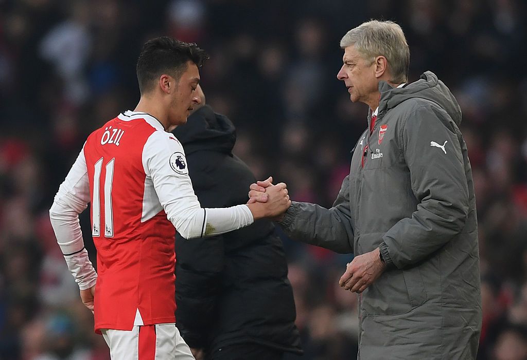 LONDON, ENGLAND - NOVEMBER 11:  Mesut Ozil of Arsenal looks on during the Premier League match between Arsenal FC and Wolverhampton Wanderers at Emirates Stadium on November 11, 2018 in London, United Kingdom.  (Photo by Clive Rose/Getty Images)