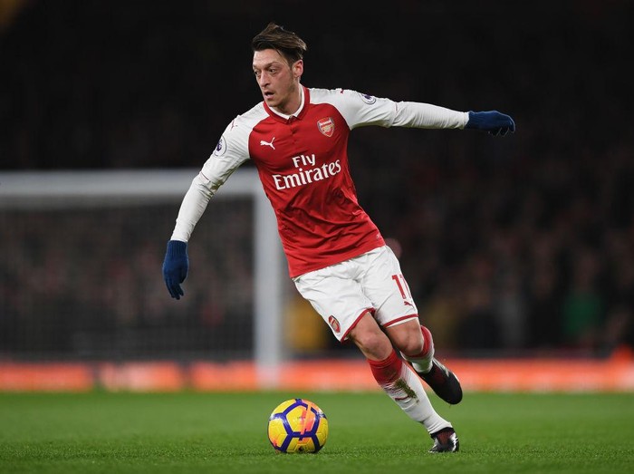LONDON, ENGLAND - NOVEMBER 11:  Mesut Ozil of Arsenal looks on during the Premier League match between Arsenal FC and Wolverhampton Wanderers at Emirates Stadium on November 11, 2018 in London, United Kingdom.  (Photo by Clive Rose/Getty Images)