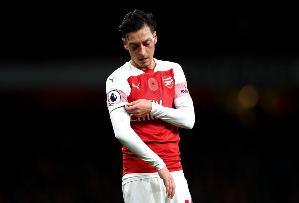 LONDON, ENGLAND - NOVEMBER 11:  Mesut Ozil of Arsenal looks on during the Premier League match between Arsenal FC and Wolverhampton Wanderers at Emirates Stadium on November 11, 2018 in London, United Kingdom.  (Photo by Clive Rose/Getty Images)
