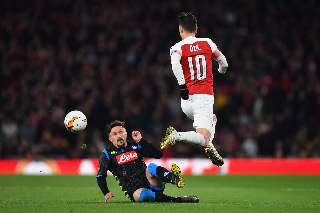LONDON, ENGLAND - NOVEMBER 11:  Mesut Ozil of Arsenal looks on during the Premier League match between Arsenal FC and Wolverhampton Wanderers at Emirates Stadium on November 11, 2018 in London, United Kingdom.  (Photo by Clive Rose/Getty Images)