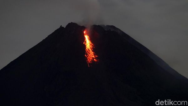 Penampakan Terkini Gunung Merapi yang Semburkan Lava Pijar