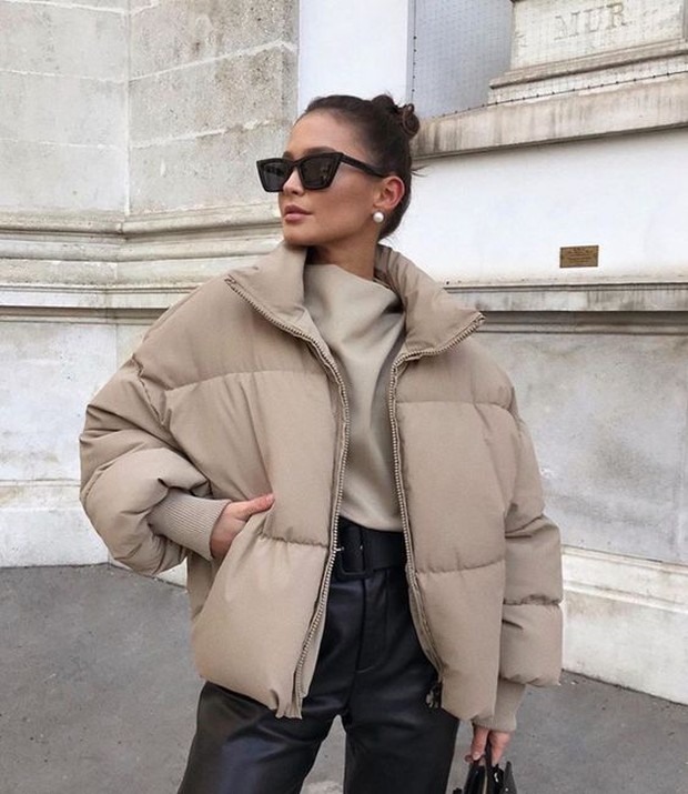 Sangat efektif untuk melindungi tubuh dari udara dingin saat musim hujan karena punya lapisan tebal.