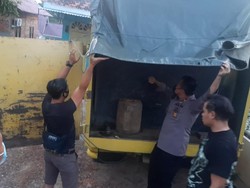 Polisi Gerebek Rumah Penyimpanan Minyak Oplosan di Jambi, 2 Orang Diamankan