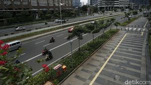 Foto: Trotoar Sudirman-Thamrin Tempat Tunawisma Ditemui Risma