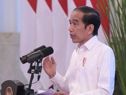 Jokowi Tinjau Posko Evakuasi Sriwijaya Air SJ182 di JICT II