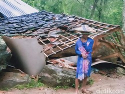 1 Rumah Ambruk Diterjang Longsor di Cianjur
