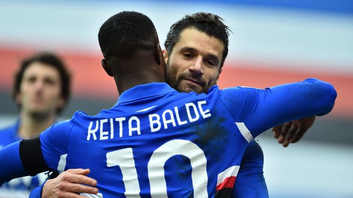 Genoa, Italy January 6: Antonio Candreva of UC Sampdoria celebrates with Keita Balde after scoring penalty during the Serie A match between UC Sampdoria and FC Internazionale at Stadio Luigi Ferraris on January 6, 2021 in Genoa, Italy. (Photo by Paolo Rattini/Getty Images)