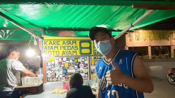 Santainya Boy William Jajan di Pinggir Jalan hingga Makan Pizza di Korea