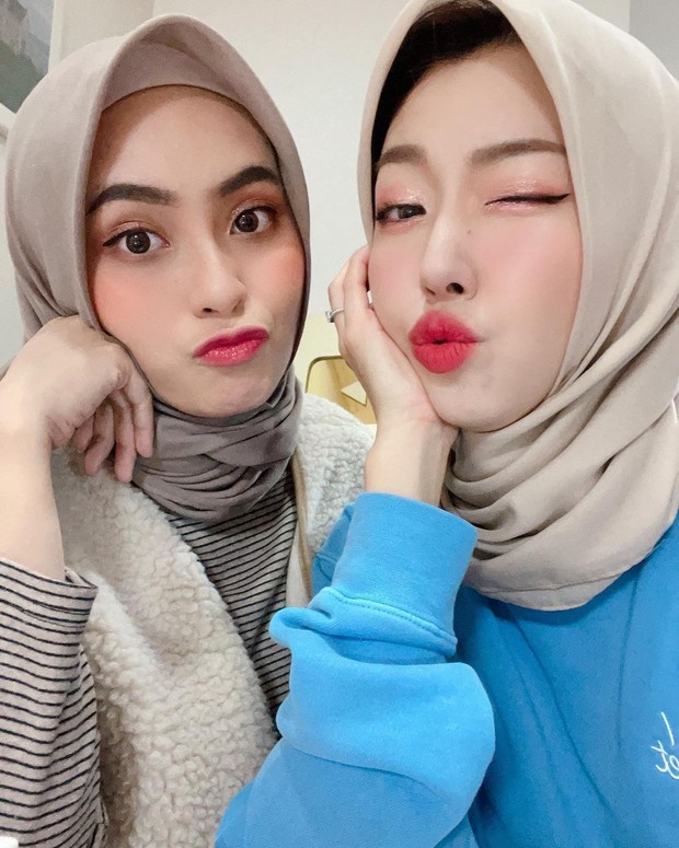 shimmer eyeshadow terlihat lebih berkilau saat diaplikasikan /instagram.com/sunnydahye